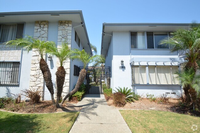 Building Photo - Alamitos Beach Condo *Manager's Move In Sp...