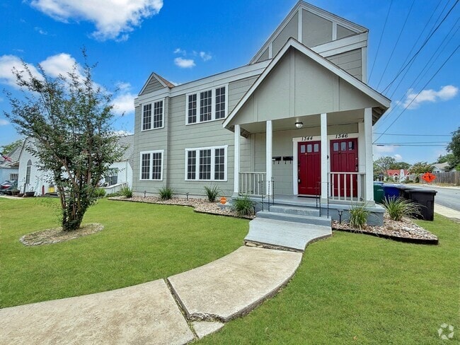 Building Photo - Charming Historic Home in Los Angeles Heig...