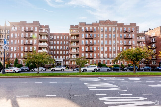 25-40 SHORE BLVD