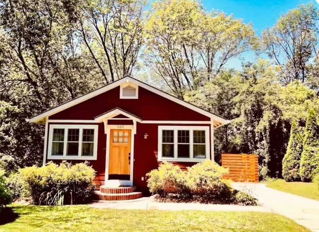 Building Photo - 520 S Maple St