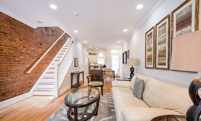 222 1/2 E Street NE-SI ID1587659P