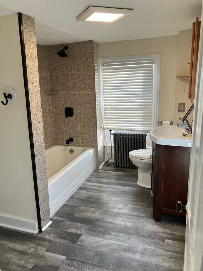 Photo - 738 Port Monmouth Rd