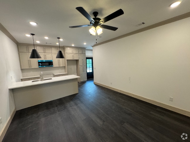 Building Photo - 901 27th St Rental