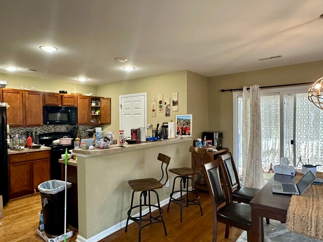 Photo - 8879 Jenny Lind St