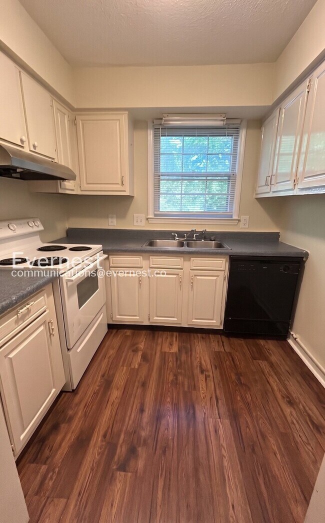 Photo - 3904 Greenleaf St