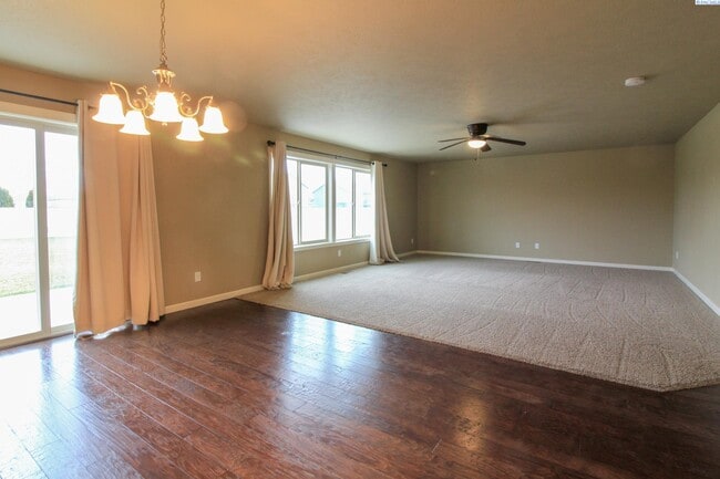 Photo - Large 4 Bed, 2.5 Bath West Pasco Home