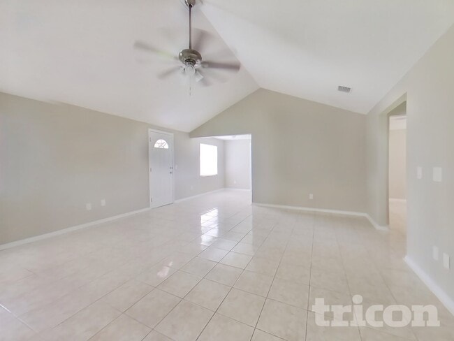 Photo - 2663 Kenwood Dr E