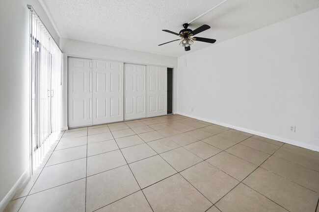 Building Photo - 2173 White Pine Cir Unit C