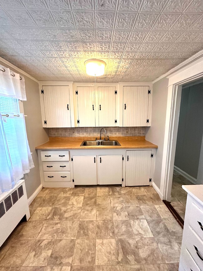 Unit B - 103 Thomas Hill Rd Unit B