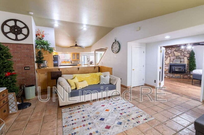 3565 N Manor Rd