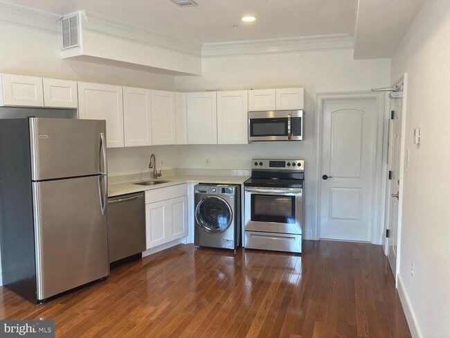 Photo - 1426 Wisconsin Ave NW