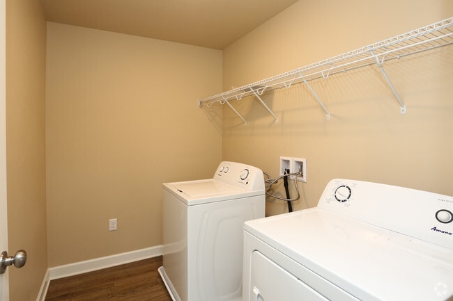 2BR, 2BA- Upper
