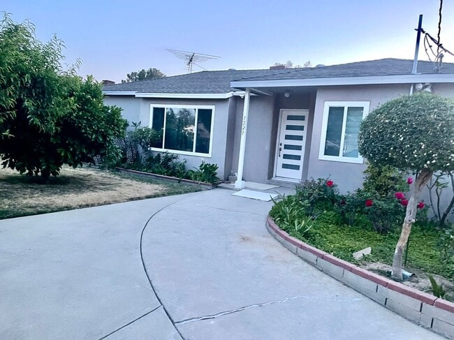 Building Photo - 7521 Amigo Ave Rental