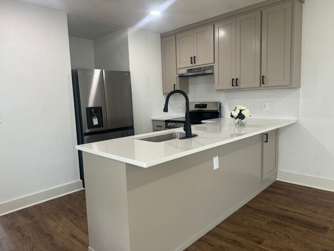 Photo - Gorgeous fully updated 1 Bedroom Duplex