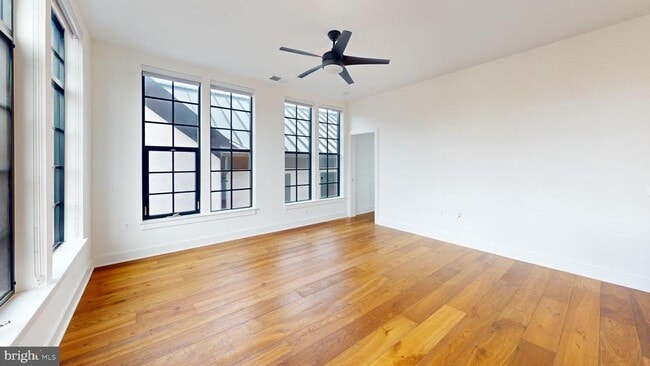 Photo - 1312 King St Unit 207