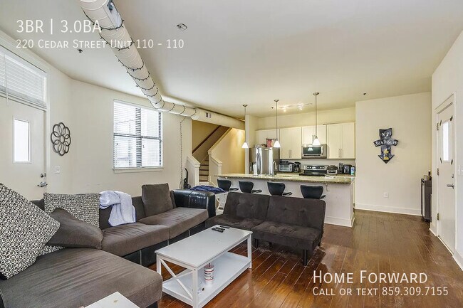 Photo - 220 Cedar St