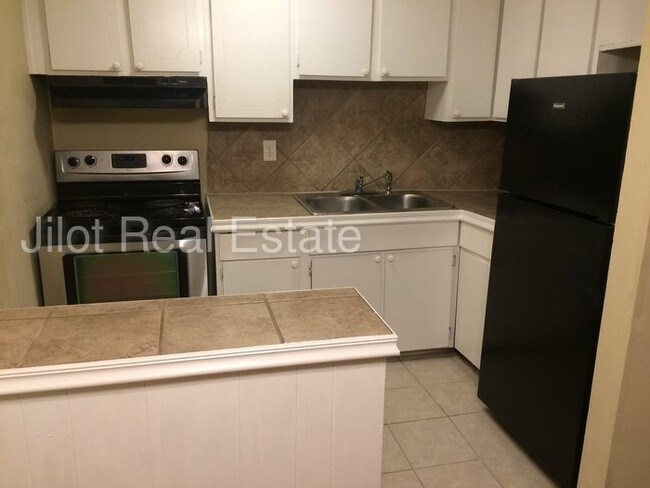 Photo - Golden Apartments in Decatur Unit C4