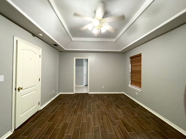 Photo - 4901 La Vista St