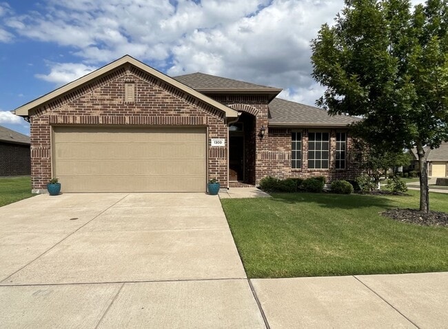 Building Photo - 1300 Foxglove Ln