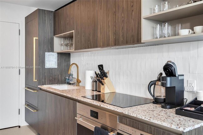 Photo - 601 NE 1st Ave Unidad 4907