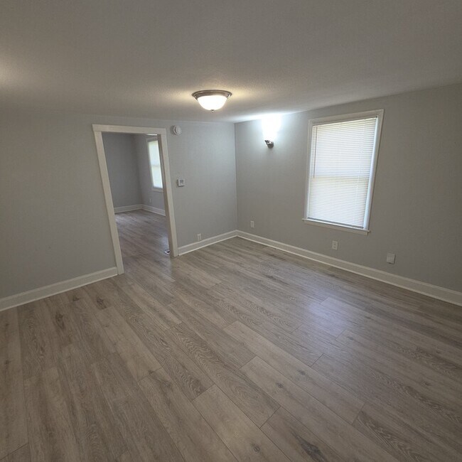 Photo - Cozy 3 bedrooms and 1 bath home located on S Pleasant St in Independence, MO