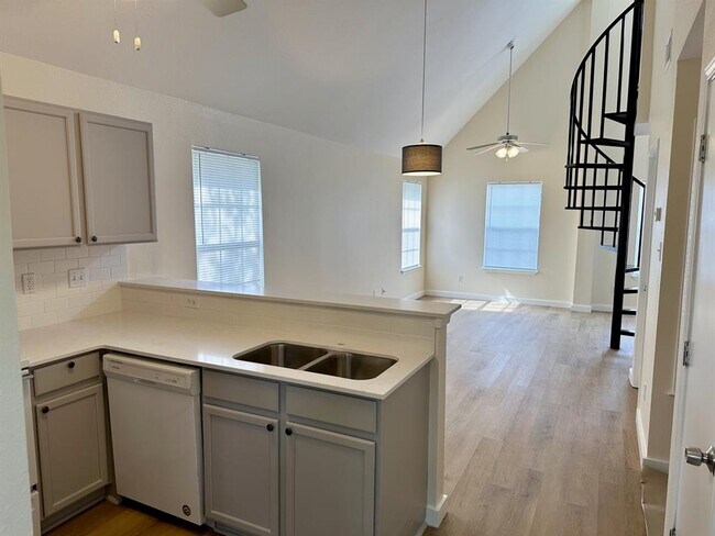 Photo - 2908 Whisper Oaks Ln Townhome