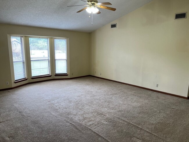 Photo - 108 Cambray Cir