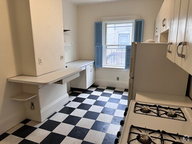 Building Photo - 923 Beacon St Unit 2 Rental