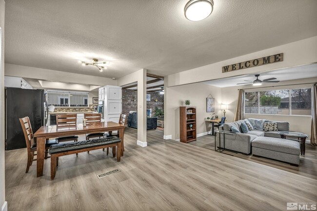 Photo - 1490 Foster Dr House