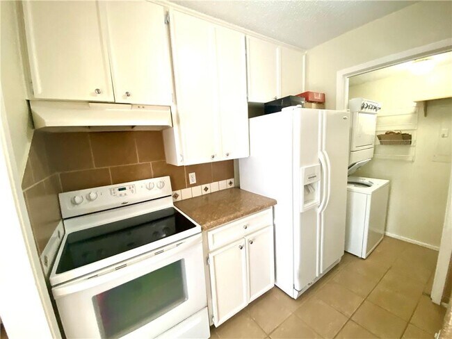 Photo - 6718 Silvermine Dr Unit 704