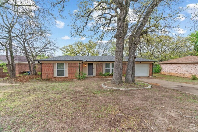 Building Photo - **Showing May 2 @ 5:30 PM** Three Bedroom ... Rental