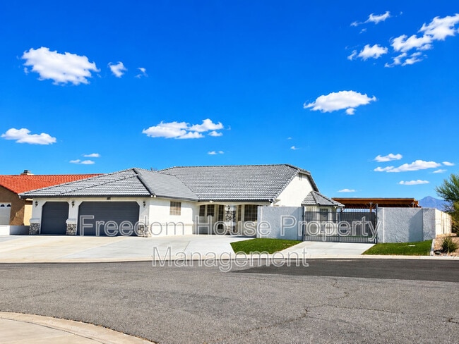 Building Photo - 3630 E Vineyard Dr N