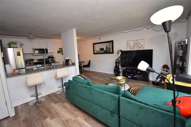 Photo - 300 E Croslin St Unit 112