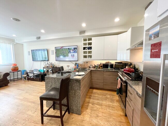 Photo - 275 Dorchester St Unidad 1