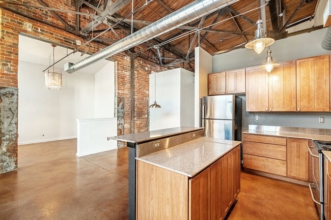 Building Photo - 3033 Blake St