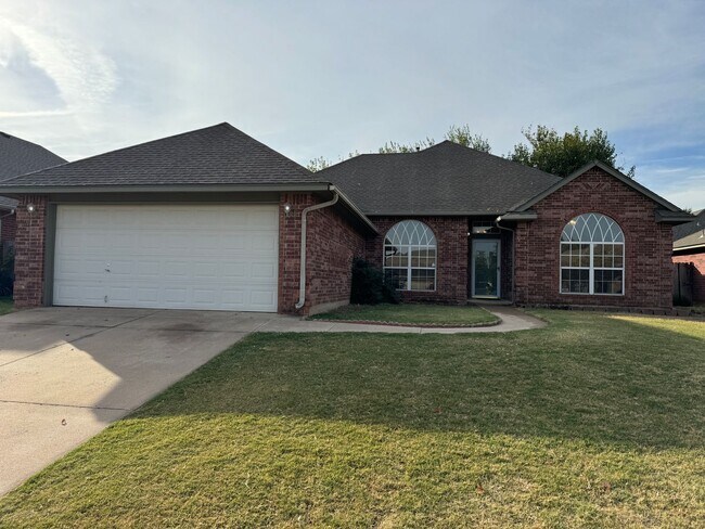 4 bed in Putnam City! New luxury plank flo... - 4 bed in Putnam City! New luxury plank flo... Casa