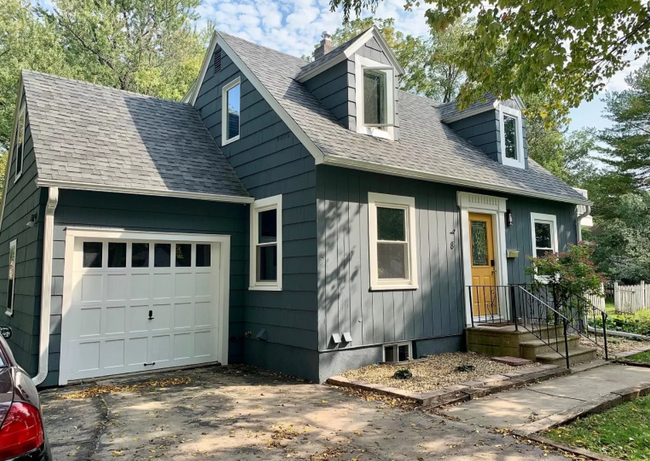 Photo - 8 18th Ave SW House