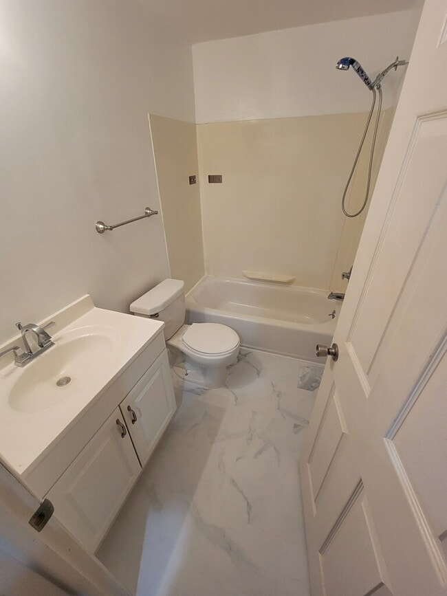 Photo - 175 Cranbrooke Dr