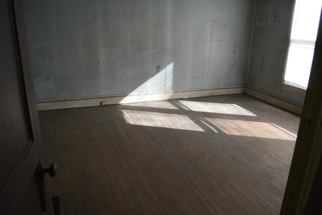 Photo - 837 Kentucky Ave SW