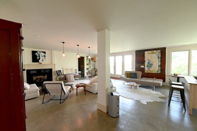 Photo - 3140 Lakewood Ave S Unit Beautiful Unique View Apartment!