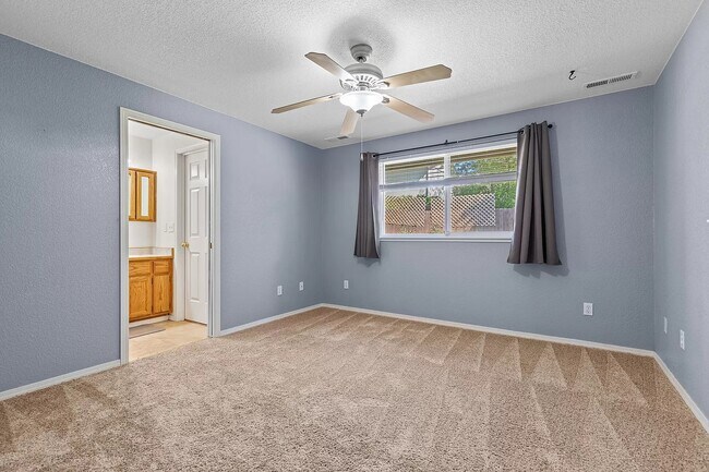 Photo - 110 NW Sinclair Dr