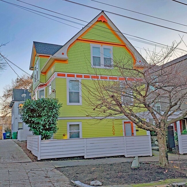 Building Photo - 1609 E Columbia St Unit #4