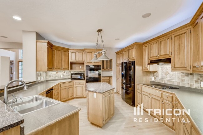 Photo - 8915 Umbria Pl N
