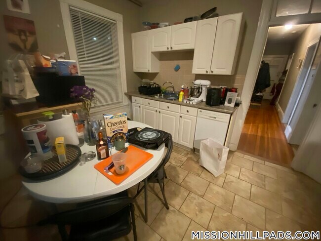 Photo - 12 Bucknam St Unidad 1