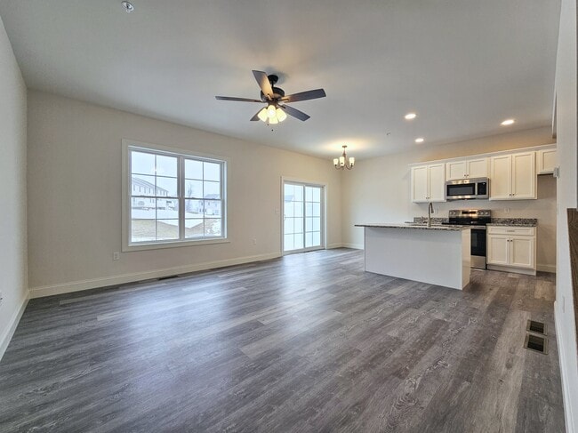 Photo - 121 Magnolia Dr