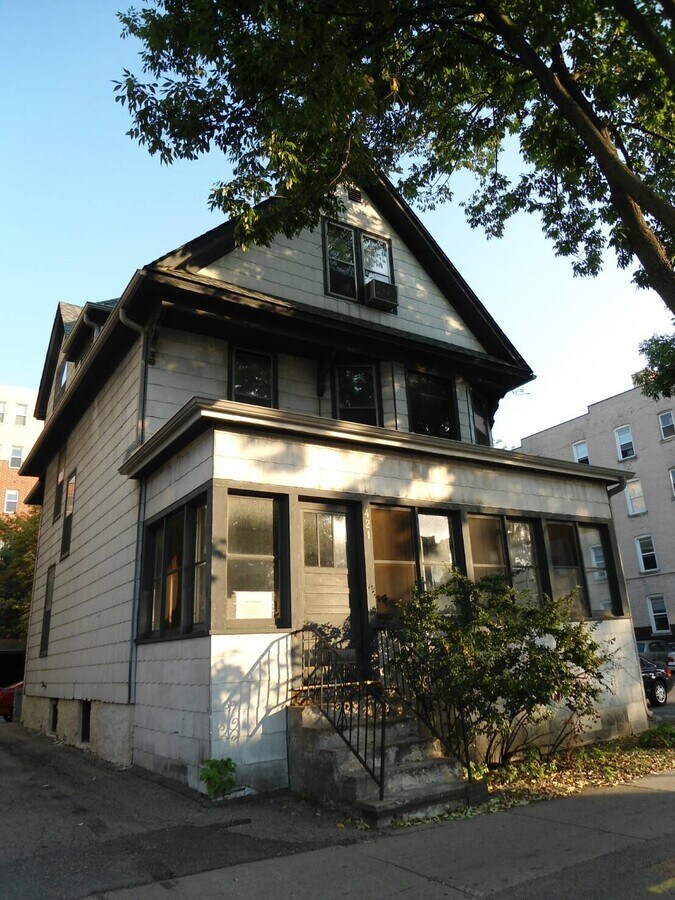 421 W Gilman St - 421 W Gilman St Apartments