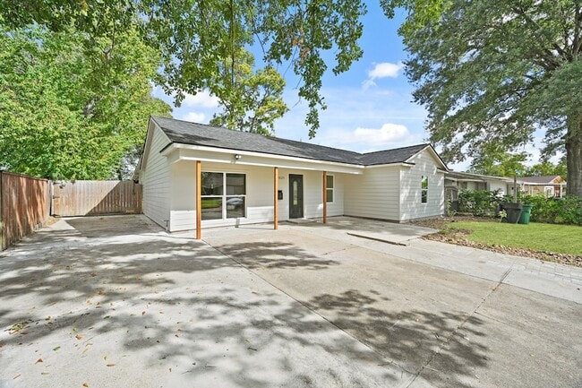 Photo - 10211 Glenmawr Dr