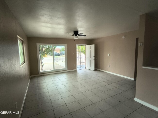 Building Photo - 4918 Guadalupe Dr