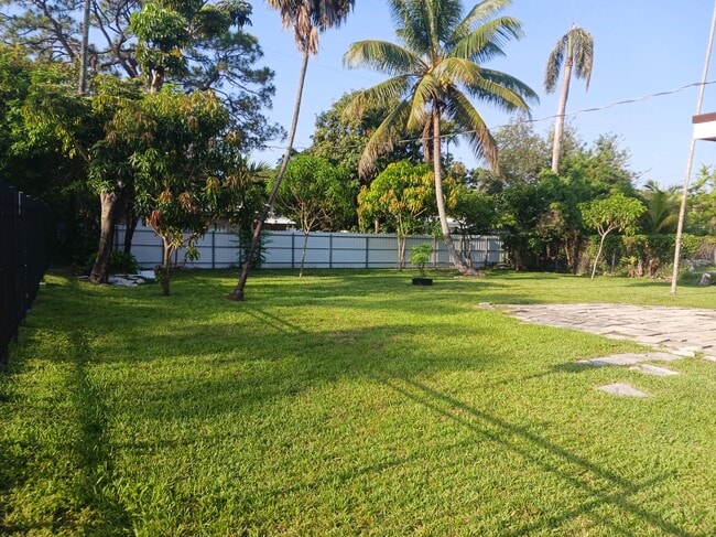 Photo - 560 NE 143rd St