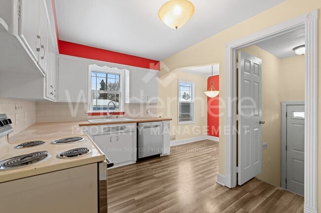 Photo - *MOVE IN SPECIAL * 1ST FULL MONTH FREE* Great 3-Bedroom Home IN The Garland District